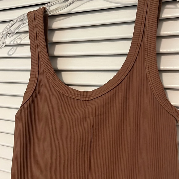 Brown fitted midi dress - Picture 2 of 3